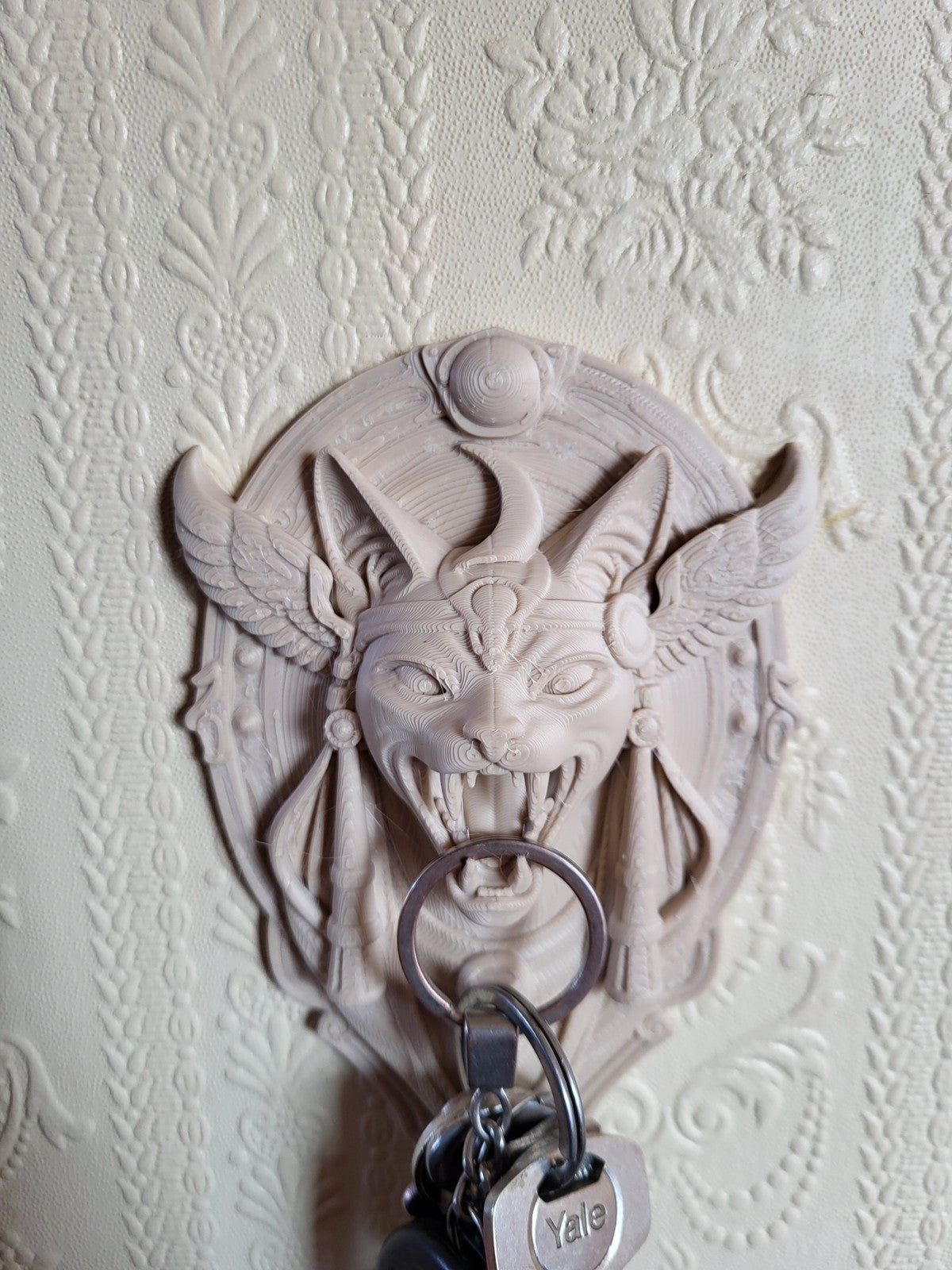 Wall Mounted Key Holder Rack – Sphynx Cat Gothic Hallway Hook Decor Bone White