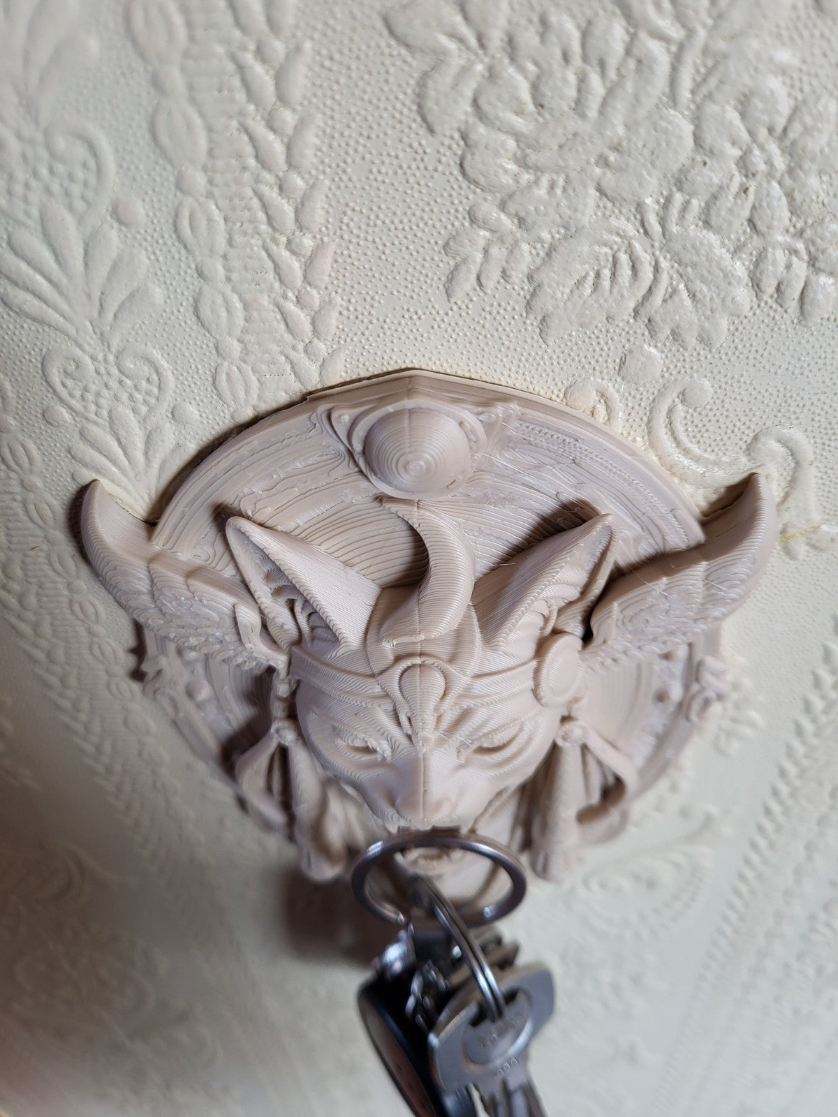 Wall Mounted Key Holder Rack – Sphynx Cat Gothic Hallway Hook Decor Bone White