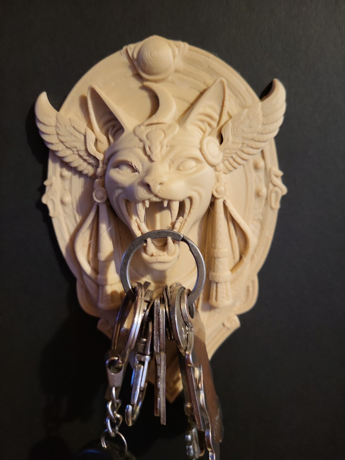 Wall Mounted Key Holder Rack – Sphynx Cat Gothic Hallway Hook Decor Bone White