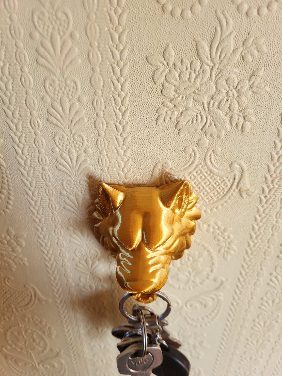 Wall Mounted Key Holder Rack – Wolf Head Gothic Hallway Hook Decor Gold