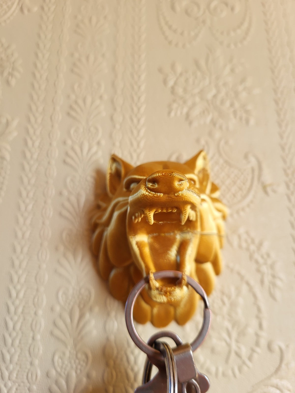 Wall Mounted Key Holder Rack – Wolf Head Gothic Hallway Hook Decor Gold
