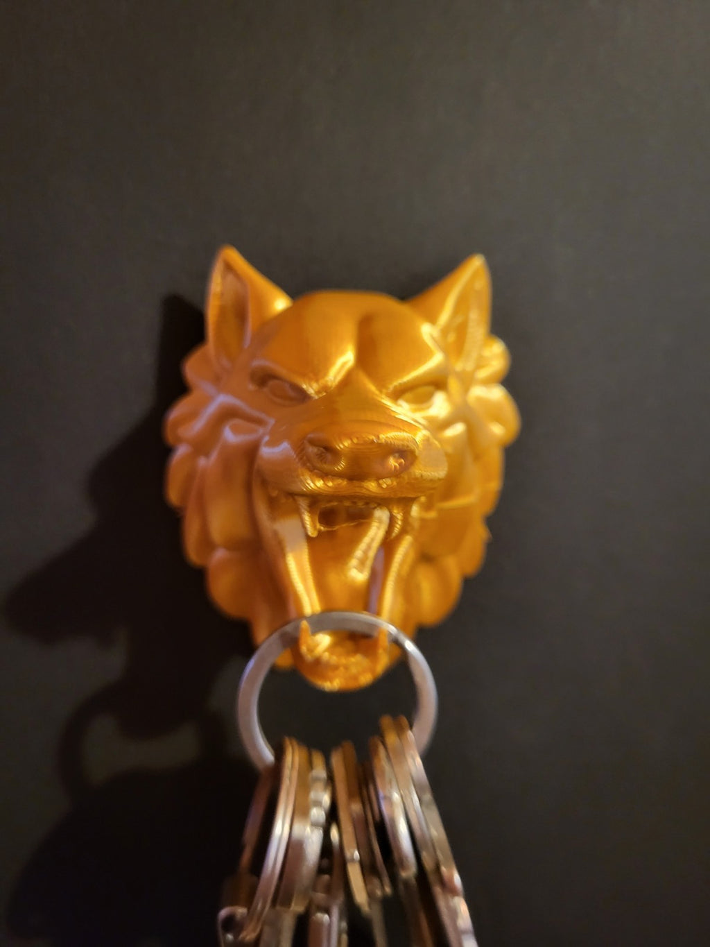 Wall Mounted Key Holder Rack – Wolf Head Gothic Hallway Hook Decor Gold