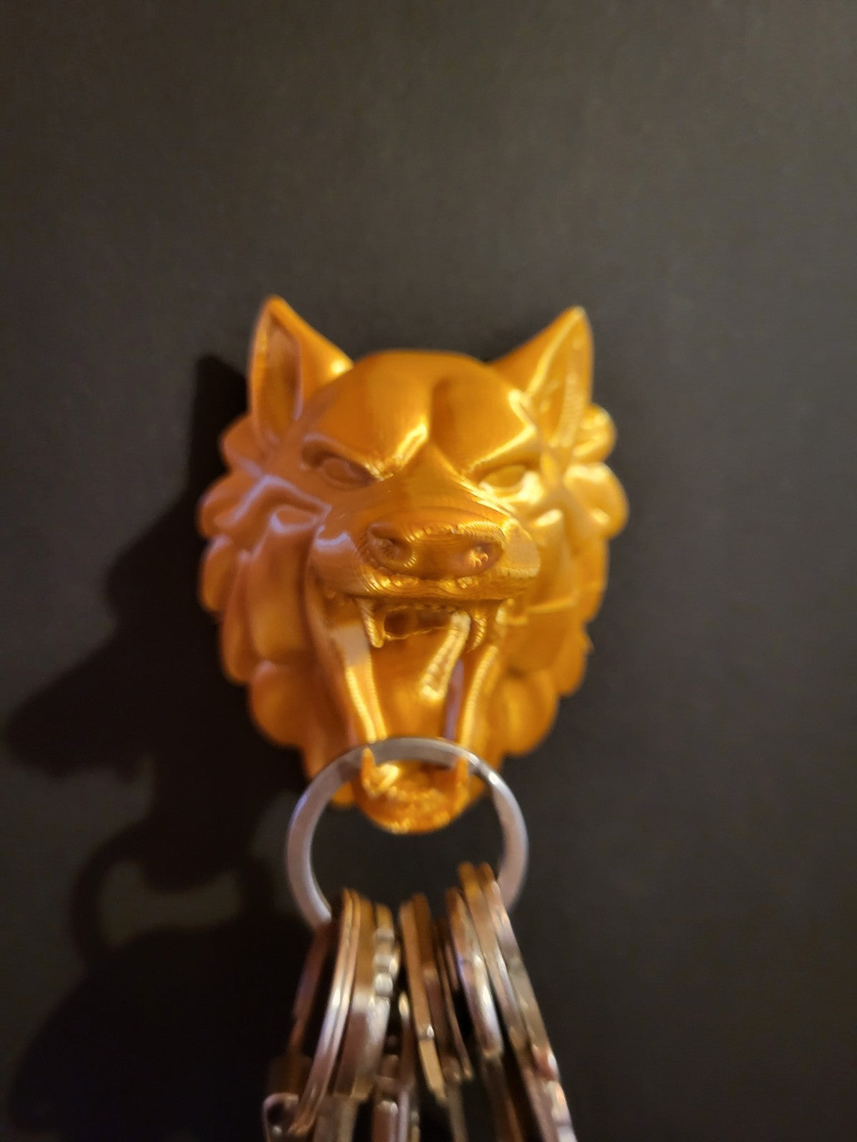 Wall Mounted Key Holder Rack – Wolf Head Gothic Hallway Hook Decor Gold