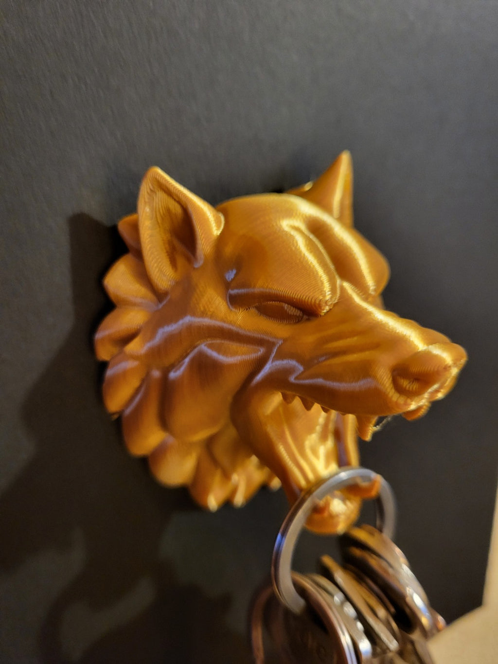Wall Mounted Key Holder Rack – Wolf Head Gothic Hallway Hook Decor Gold