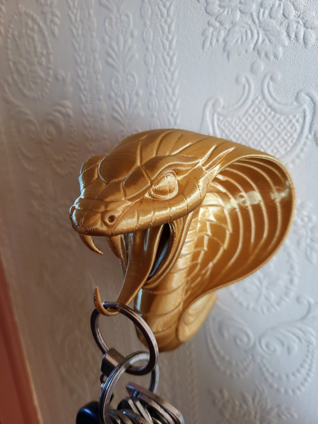 Wall Mounted Key Holder Rack – Cobra Head Gothic Hallway Hook Decor Gold
