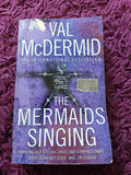The Mermaids Singing – Val McDermid – Tony Hill Book 1 Paperback