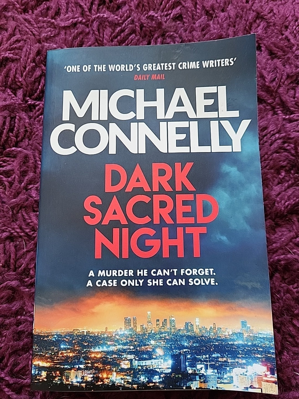 Dark Sacred Night: The Brand New Ballard and Bosch Thriller,Michael Connelly