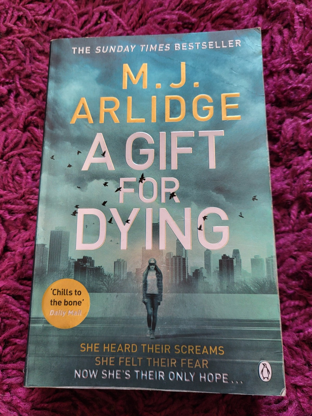 A Gift for Dying,M. J. Arlidge- 9781405932509