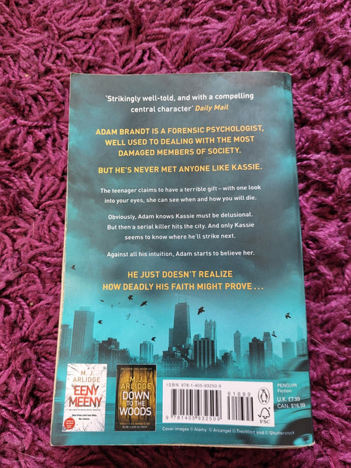 A Gift for Dying,M. J. Arlidge- 9781405932509